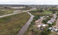 Ciudad de Rivera y arroyo Cuñapirú Zonas urbanas y suburbanas de la ciudad de Rivera, viviendas cercanas al arroyo Cuñapirú