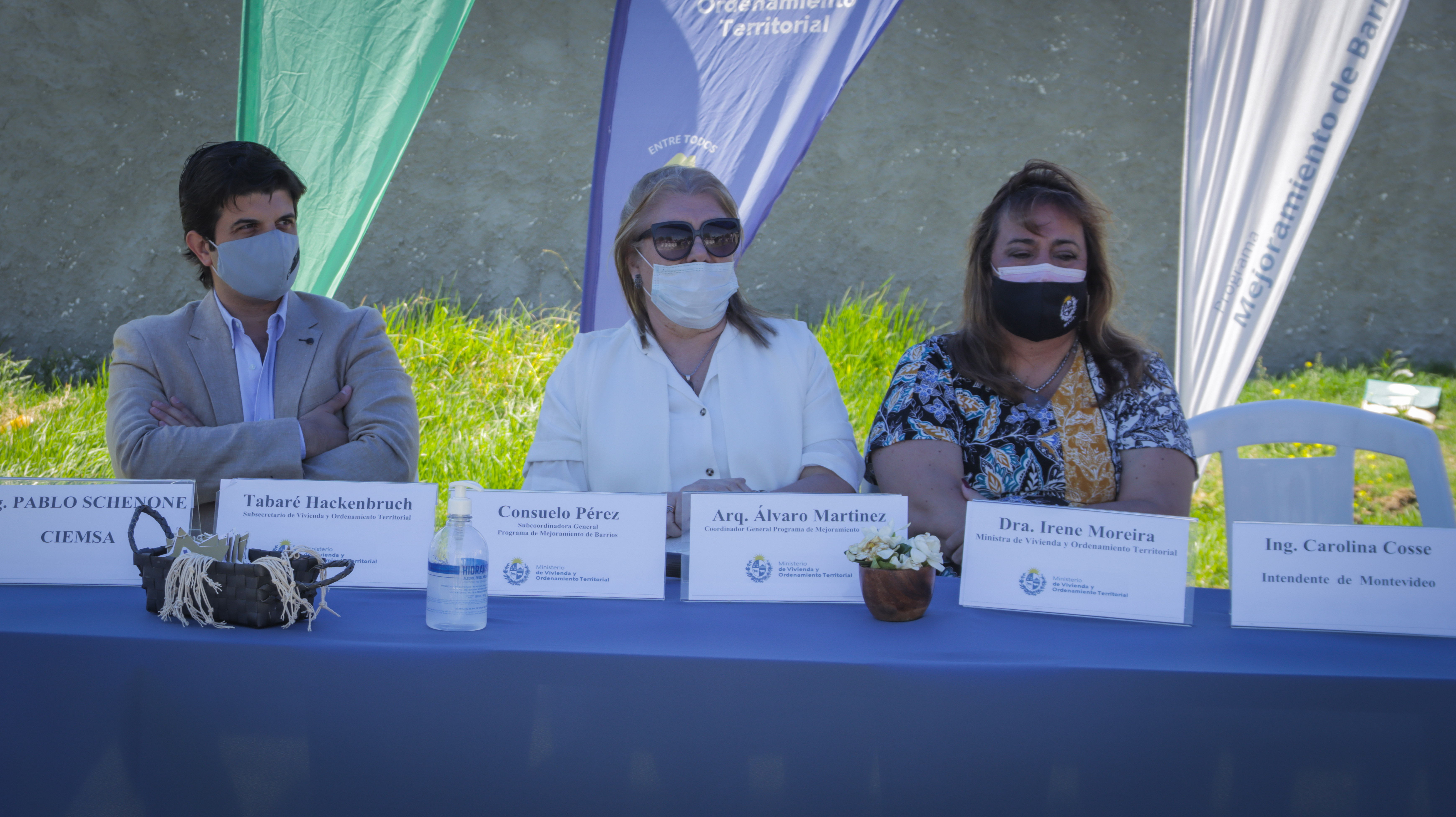 Ministra de Vivienda junto a Coordinadores del PMB