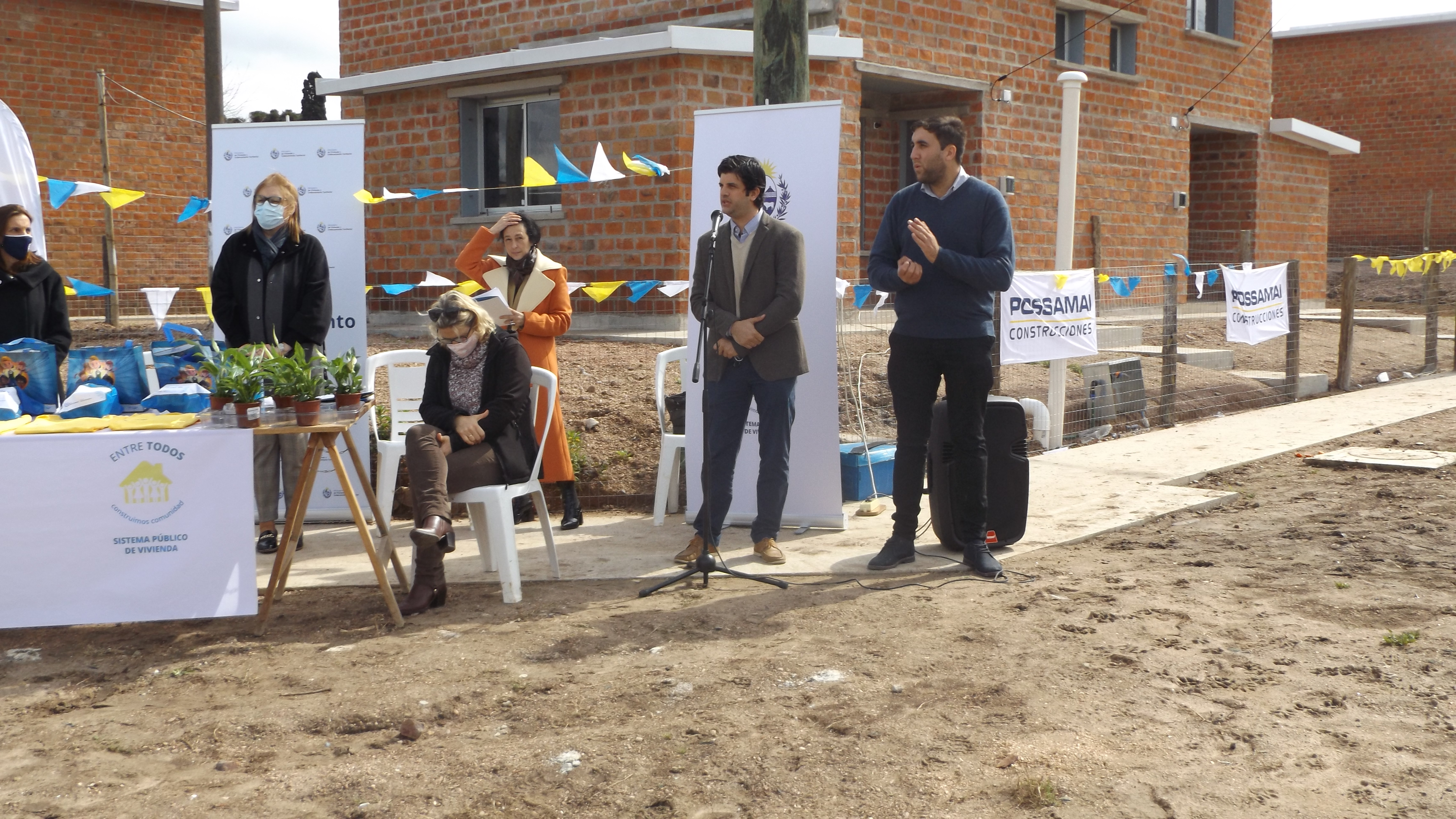 Coordinador de PMB hablando sobre inauguración de viviendas en barrio Lavalleja