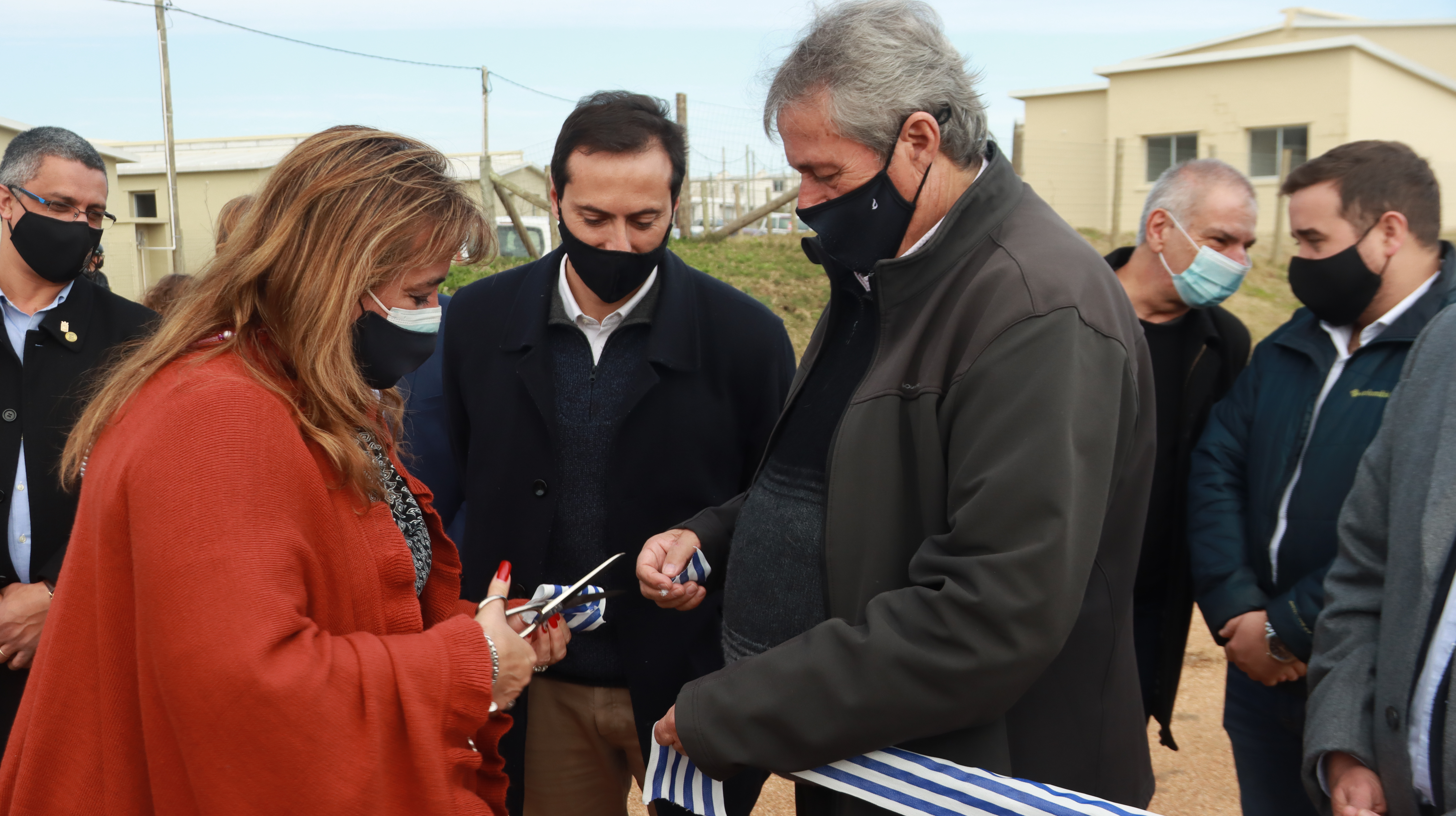 Ministra junto a Intendente de Maldonado cortan la cinta