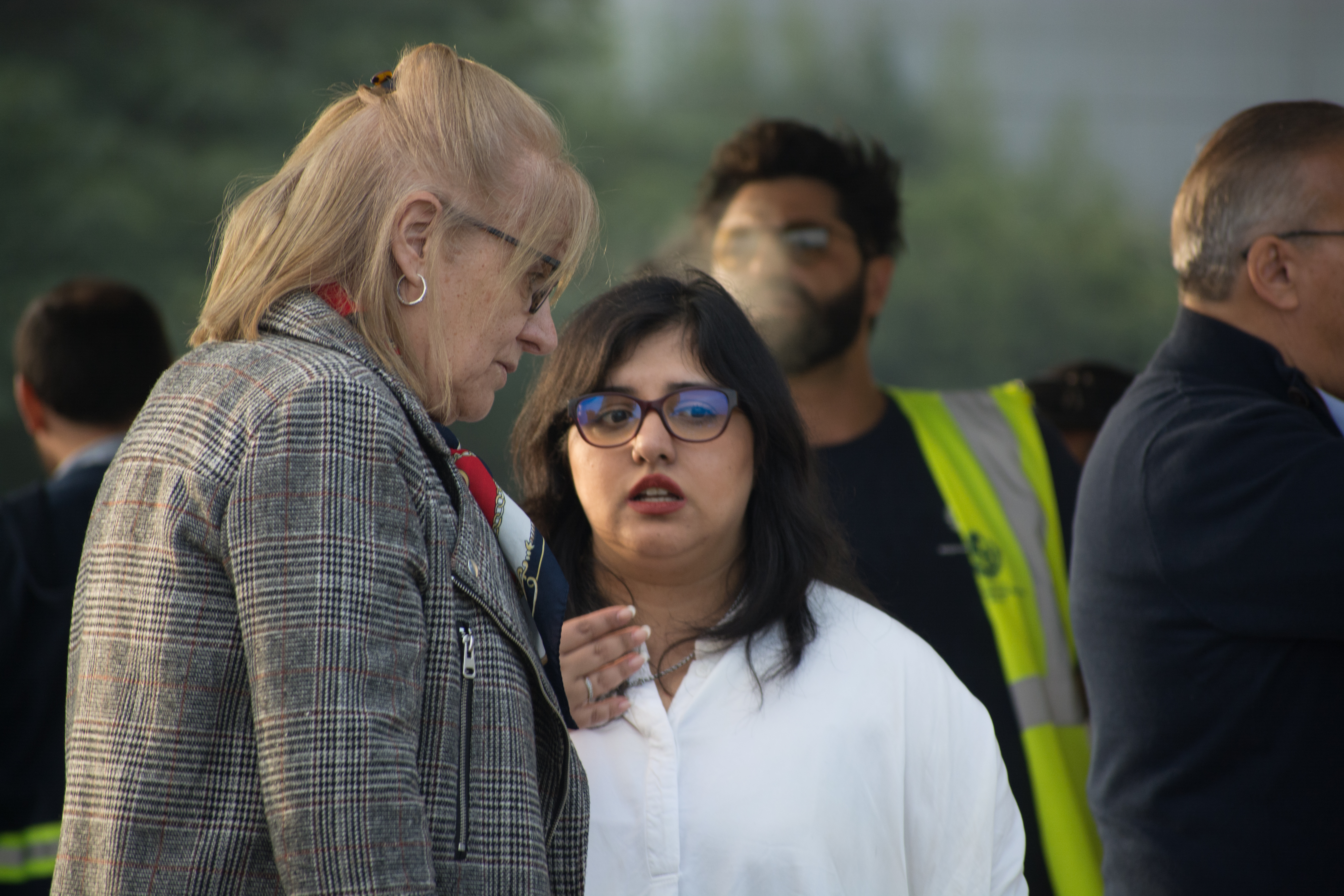 Subcoordinadora general Consuelo Pérez junto a integrantes del Programa Mejoramiento de Barrios