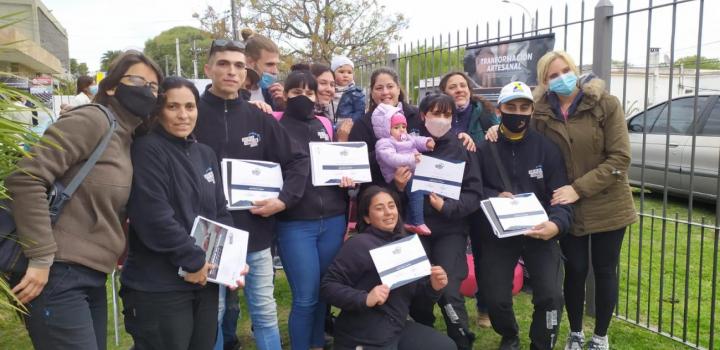 Estudiantes del curso de Medio oficial en gomería