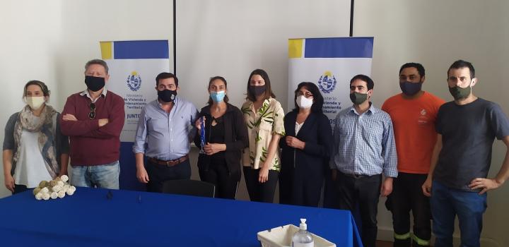 Participante del barrio La Cachimba recibe las llaves de su nueva vivienda