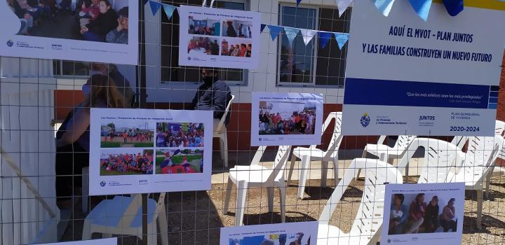Inauguración de viviendas en el barrio Los Hornos de Montevideo