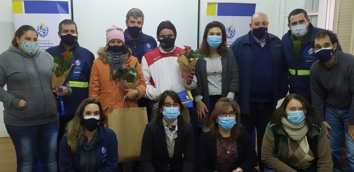 Firma de documentos en la Sede Central del Juntos