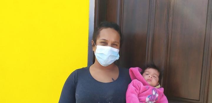 Participante del barrio Marconi junto a su hija