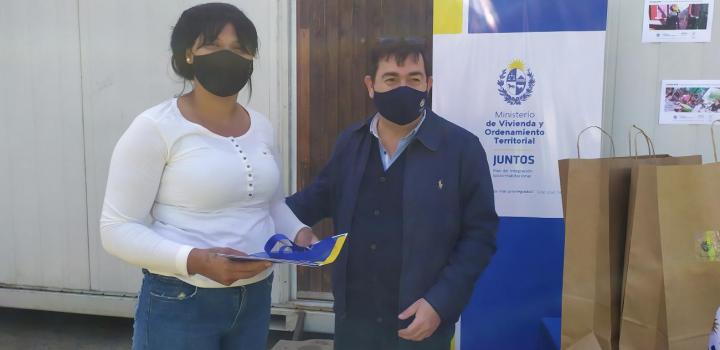 Coord. Gral. Rody Macías hace entrega de las llaves de una nueva vivienda en Casavalle