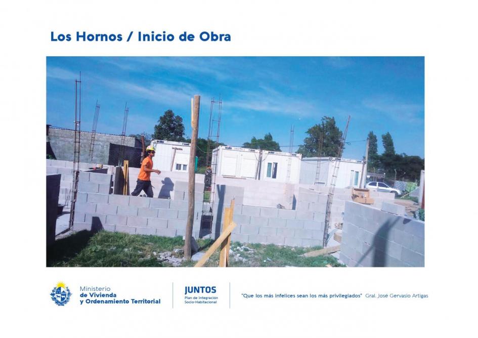 Construcción de las primeras viviendas Construcción de las primeras viviendas