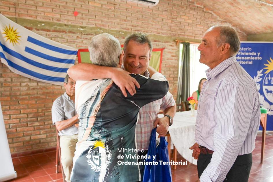 10 familias de Mercedes recibieron los títulos de su vivienda