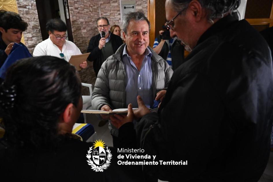50 familias de San José recibieron los títulos de su vivienda 50 familias de San José recibieron los títulos de su vivienda