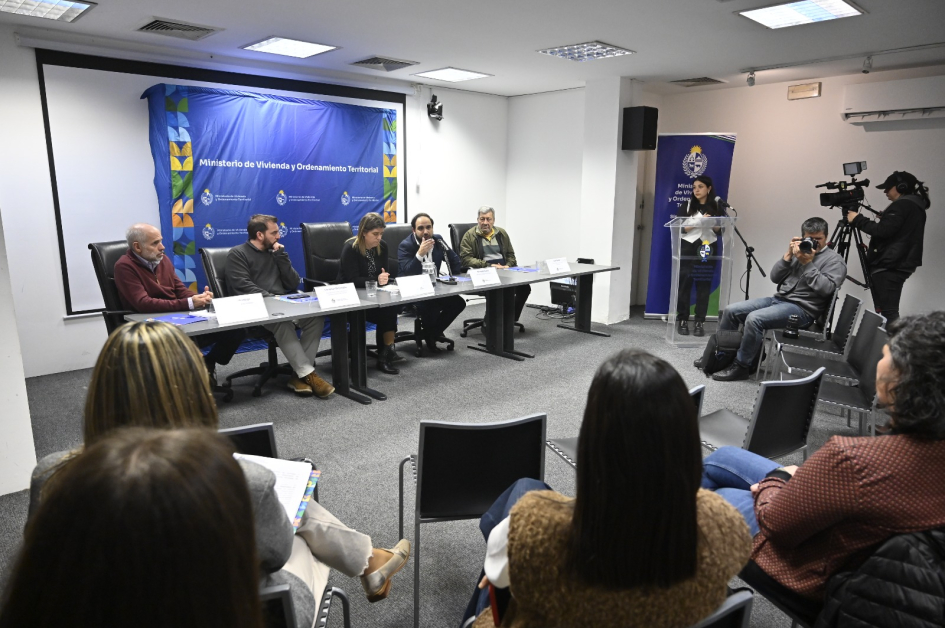 Firma de convenio MVOT MIDES DINALI Firma de convenio MVOT MIDES DINALI