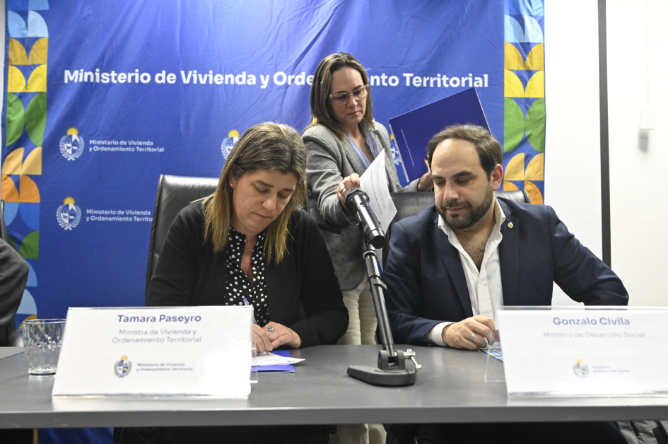 Firma de convenio MVOT MIDES DINALI Firma de convenio MVOT MIDES DINALI