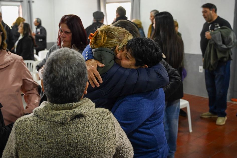 Escrituración Cooperativa Manchega mujeres se abrazan