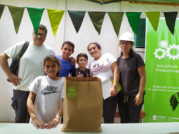 Plan Juntos Familia en la puerta de su vivienda Nueva