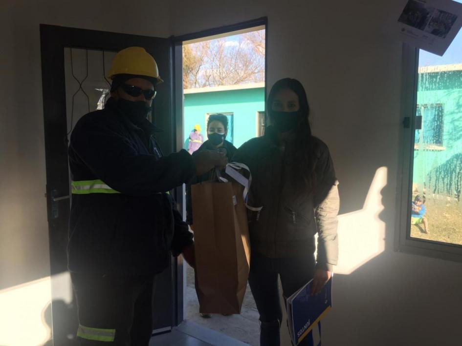 Participante del Juntos recibe las llaves de su nueva vivienda Participante del Juntos recibe las llaves de su nueva vivienda