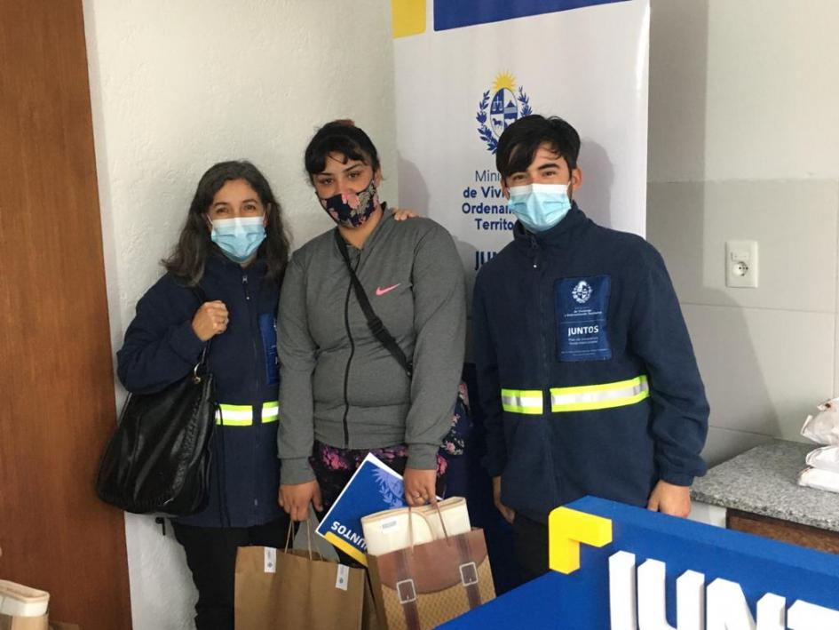 Partcipante del Juntos recibe las llaves de su nueva vivienda Partcipante del Juntos recibe las llaves de su nueva vivienda