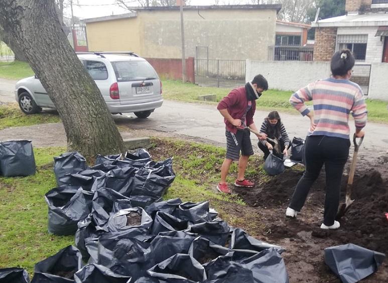 Jornada de preparación de tierra en el marco del Proyecto Planta que te Planta Jornada de preparación de tierra en el marco del Proyecto Planta que te Planta