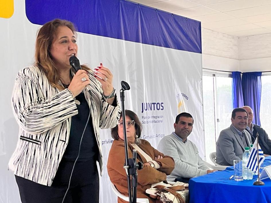 Ministra Irene Moreira en la ceremonia de firma del acuerdo Ministra Irene Moreira en la ceremonia de firma del acuerdo