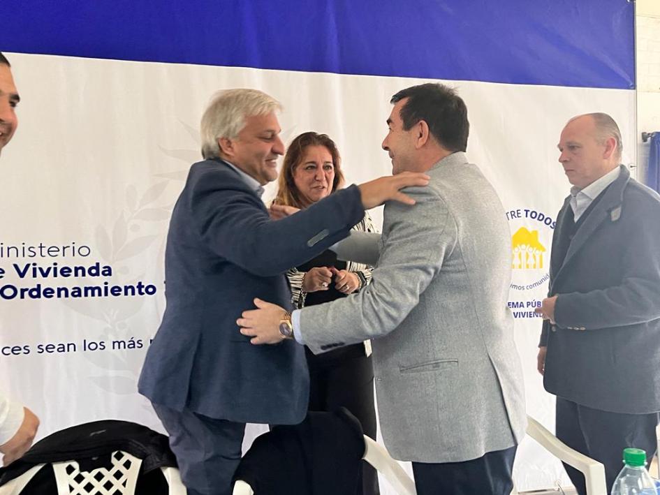 Ceremonia de firma del acuerdo entre MVOT, Juntos y la Intendencia de Cerro Largo