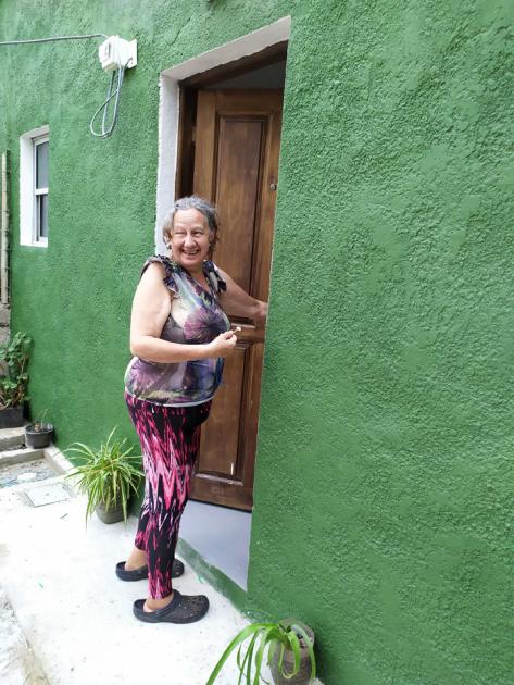 Plan Juntos Familia en la puerta de su vivienda Nueva