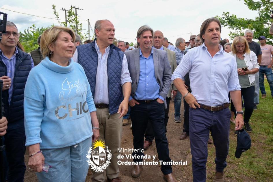 17 familias de Sarandí de Navarro recibieron las llaves de sus nuevos hogares 17 familias de Sarandí de Navarro recibieron las llaves de sus nuevos hogares