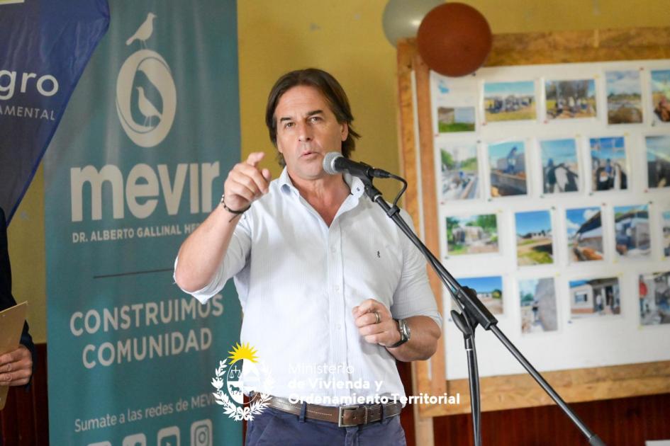 17 familias de Sarandí de Navarro recibieron las llaves de sus nuevos hogares 17 familias de Sarandí de Navarro recibieron las llaves de sus nuevos hogares
