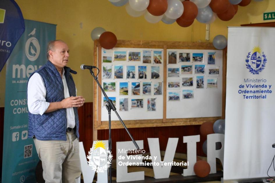 17 familias de Sarandí de Navarro recibieron las llaves de sus nuevos hogares 17 familias de Sarandí de Navarro recibieron las llaves de sus nuevos hogares17 familias de Sarandí