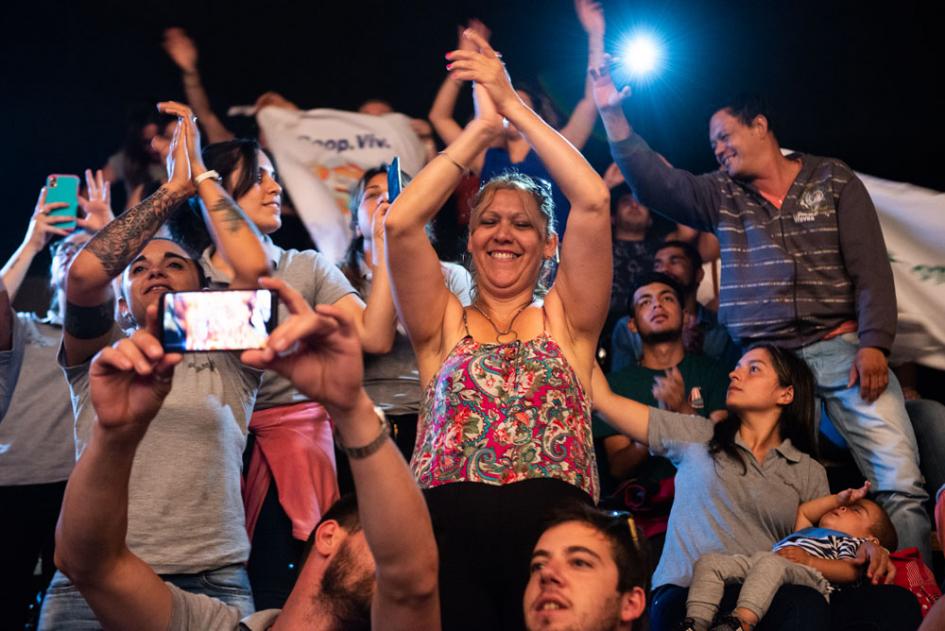 Personas celebrando el sorteo Sorteo de coopertivas
