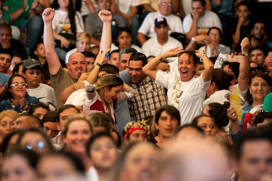 Personas celebrando haber salido sorteadas Sorteo de coopertivas
