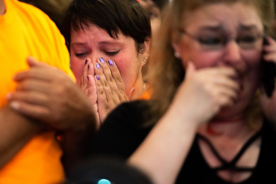 Mujeres emocionadas por resultado del sorteo Sorteo de coopertivas