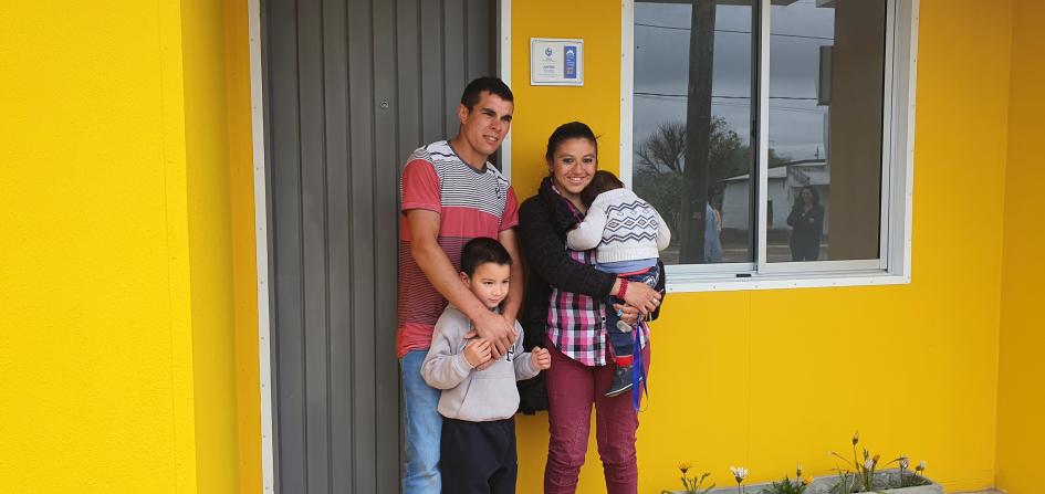 Familia participante de Juntos en su nueva casa Familia participante de Juntos en su nueva casa