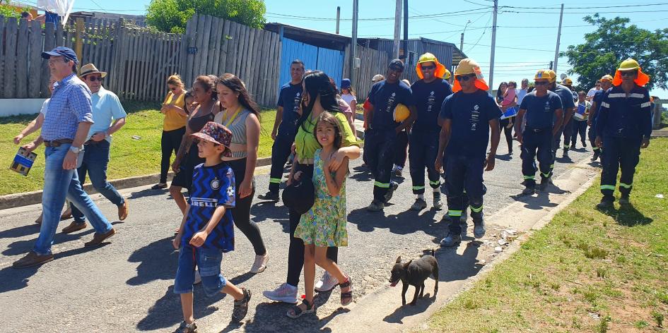 Recorrida por el barrio donde Juntos construye las nuevas viviendas