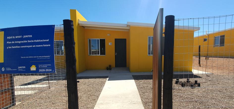 Vista exterior de una de las viviendas entregadas Vista exterior de una de las viviendas entregadas