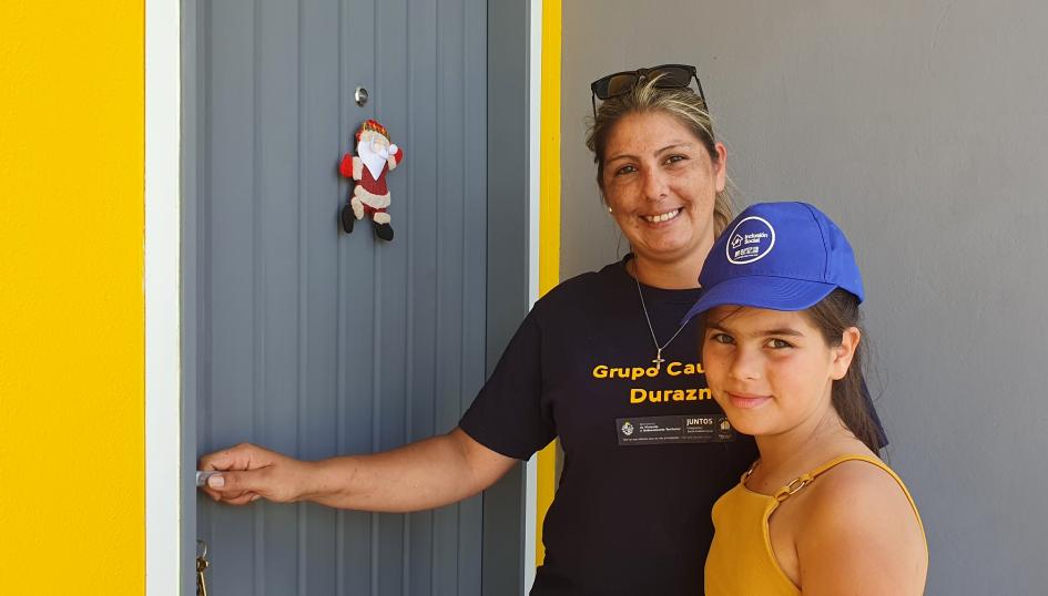 Familia participante de la ciudad de Durazno en su nueva vivienda Familia participante de la ciudad de Durazno en su nueva vivienda