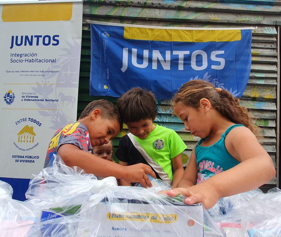 Entrega de kits en la ciudad de Canelones