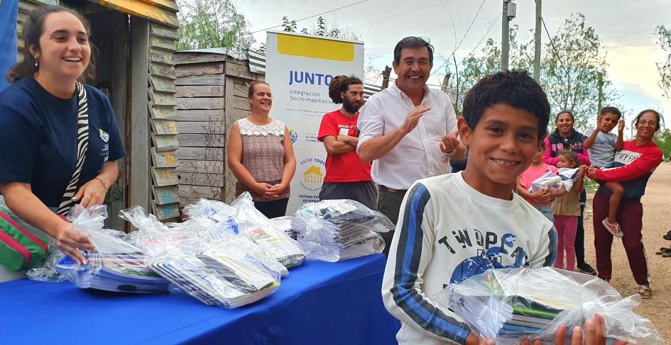 Entrega de kits en la ciudad de Canelones