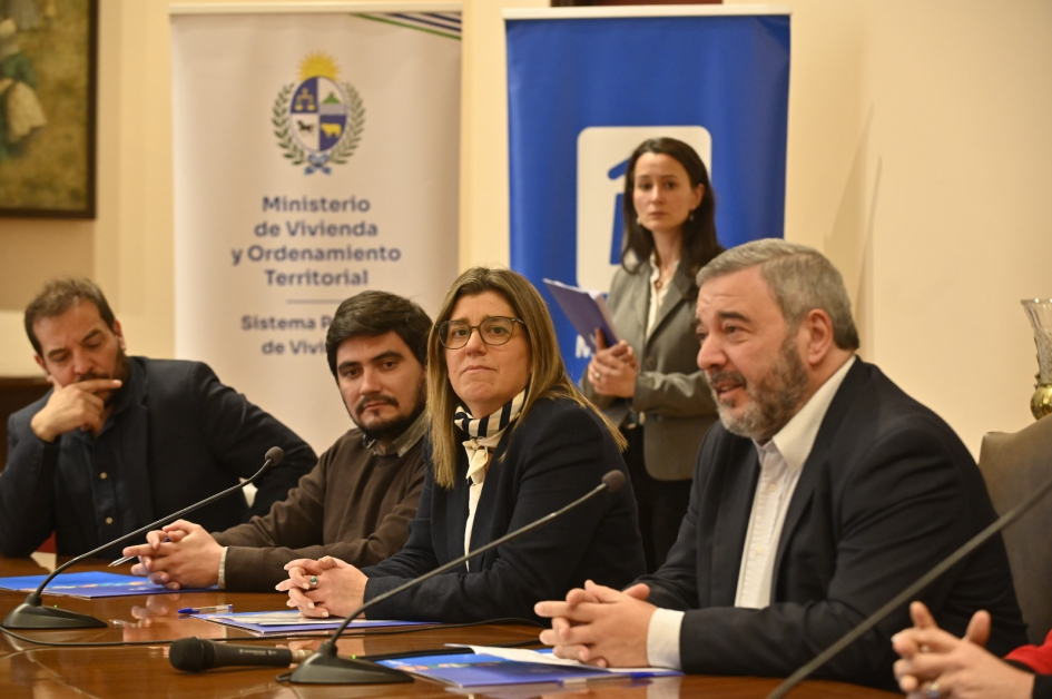 Autoridades Ministra e Intendente