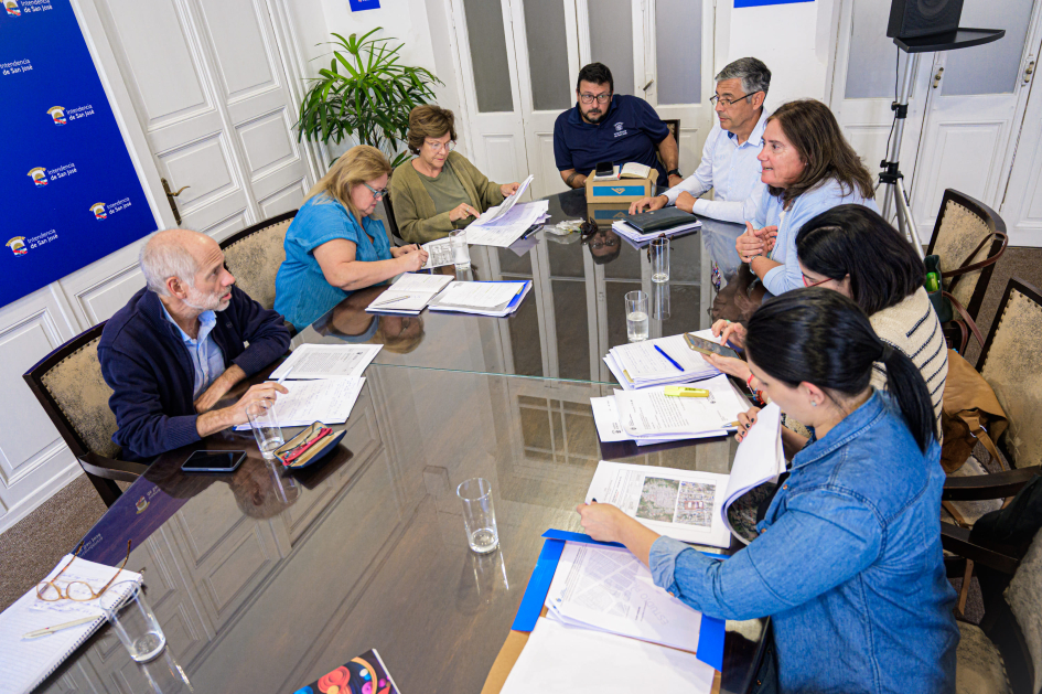 reuniòn en san josè