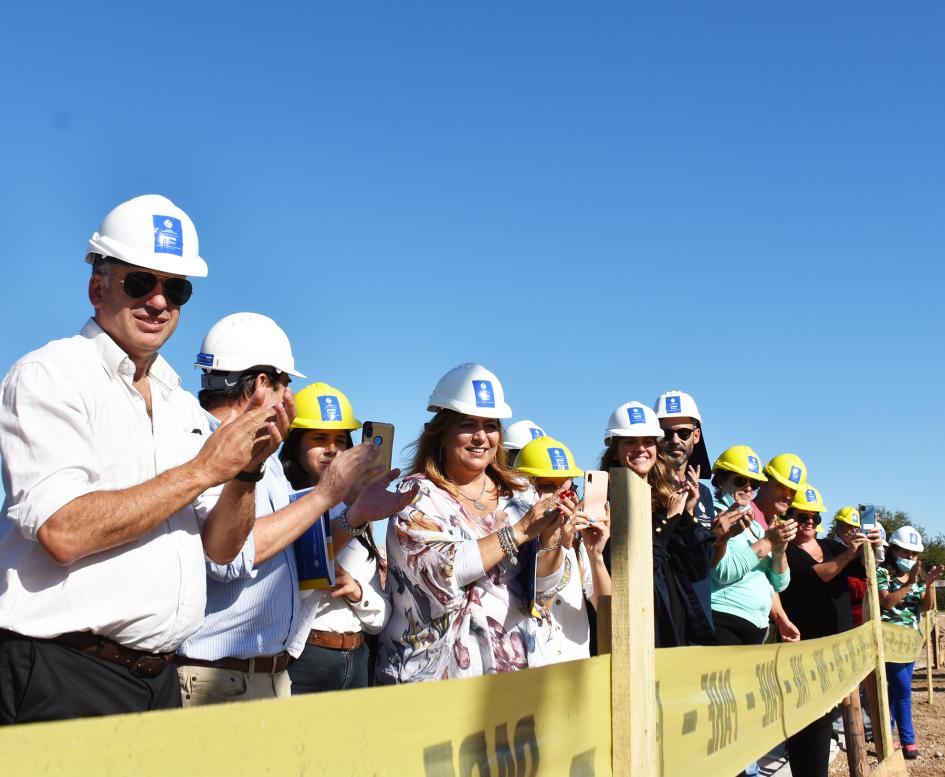 Ministra junto a Participantes Ministra junto a Participantes