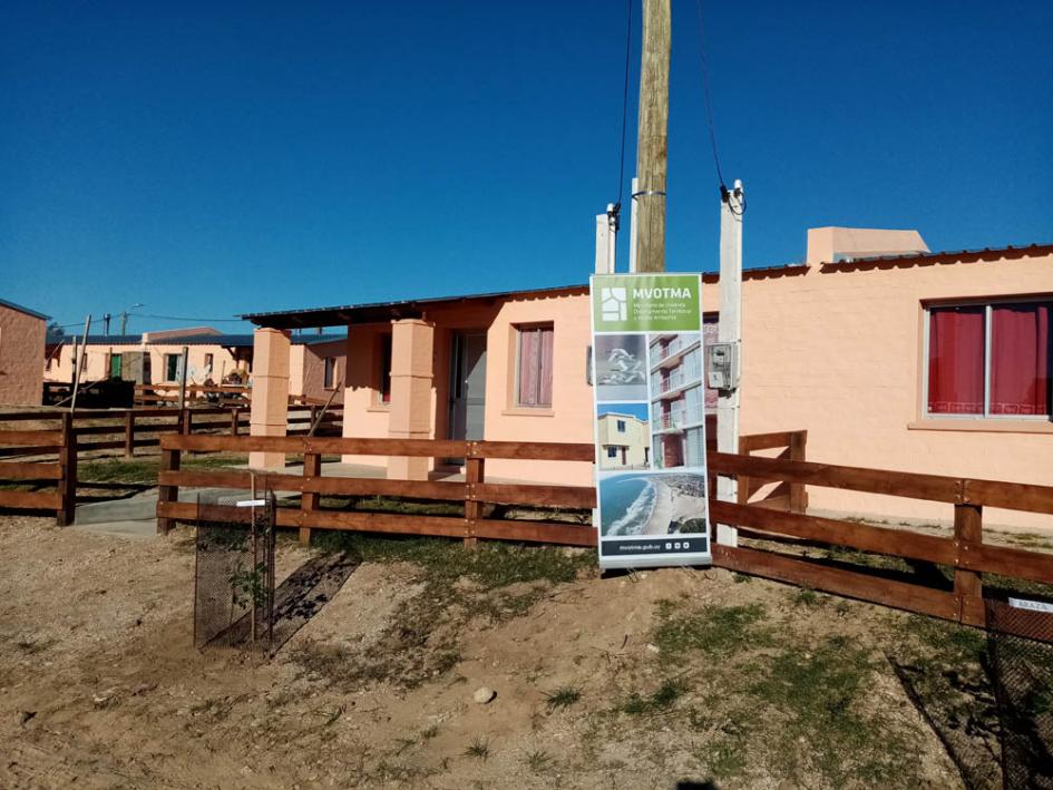 Fachada de varias viviendas