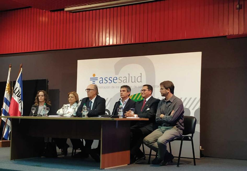 Firma convenio Regionalización Asse Planel con las autoridades que convenian