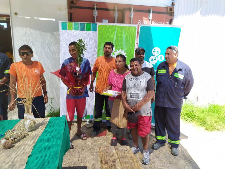 Plan Juntos Familia en la puerta de su vivienda Nueva