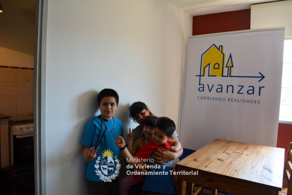 Entrega de vivienda Avanzar / MIDES 