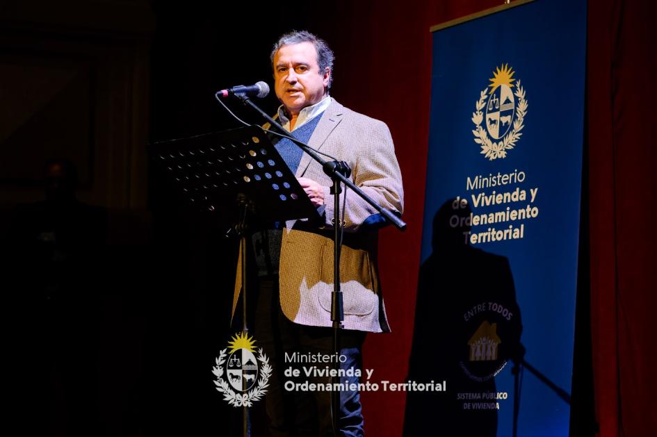 Discurso Ministro Ministro dando un discurso