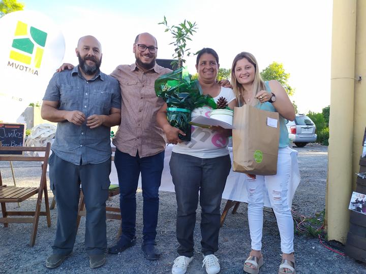 Plan Juntos Familia en la puerta de su vivienda Nueva