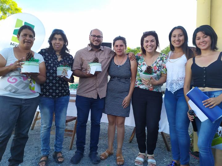 Plan Juntos Familia en la puerta de su vivienda Nueva