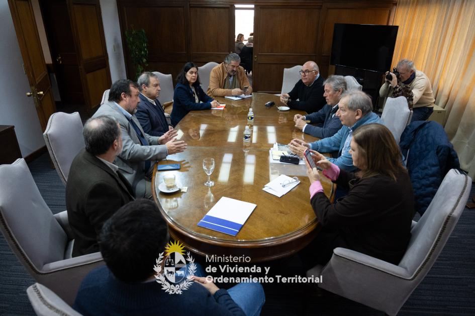 Autoridades reunidas por firma de convenio