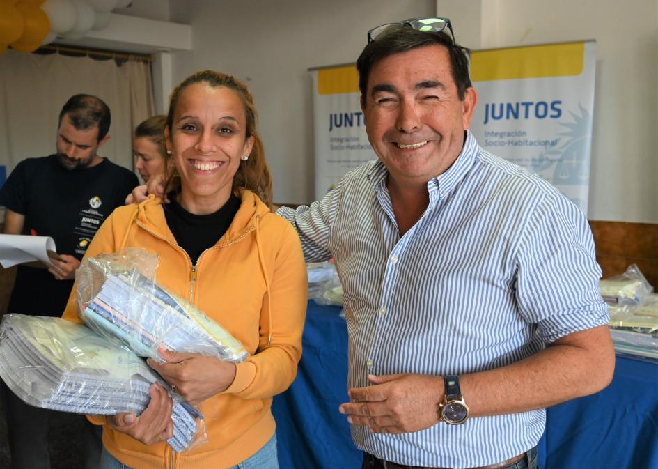 Entrega de kits de materiales en Montevideo