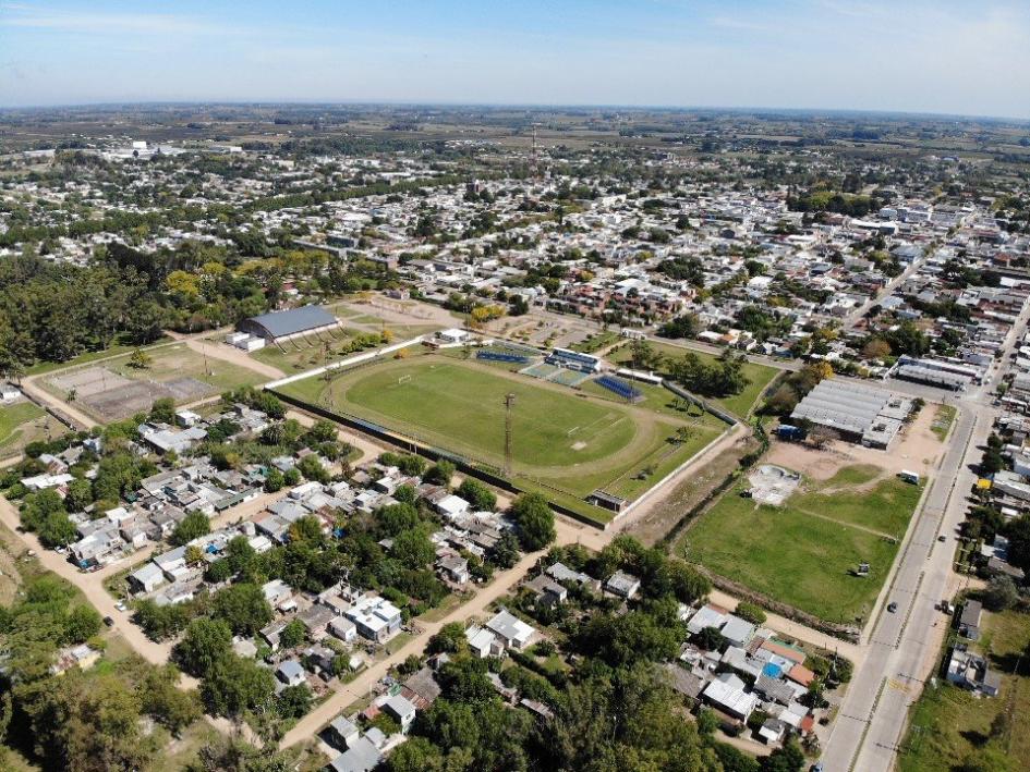 Imagen aérea de Canelones con partes de ciudad y ruralidad 