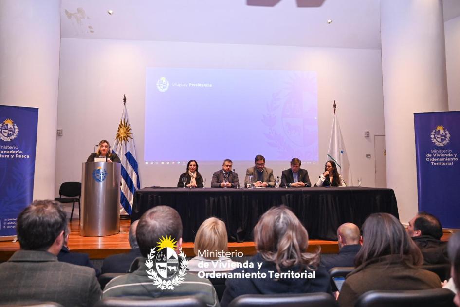 Firma de convenio para la atención de animales de compañía en asentamientos Firma de convenio para la atención de animales de compañía en asentamientos